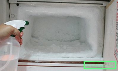 Dégivrage accéléré du réfrigérateur à l'aide d'un pistolet à eau chaude
